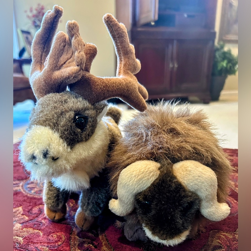 Alaskan Plush Animal Set (2)
